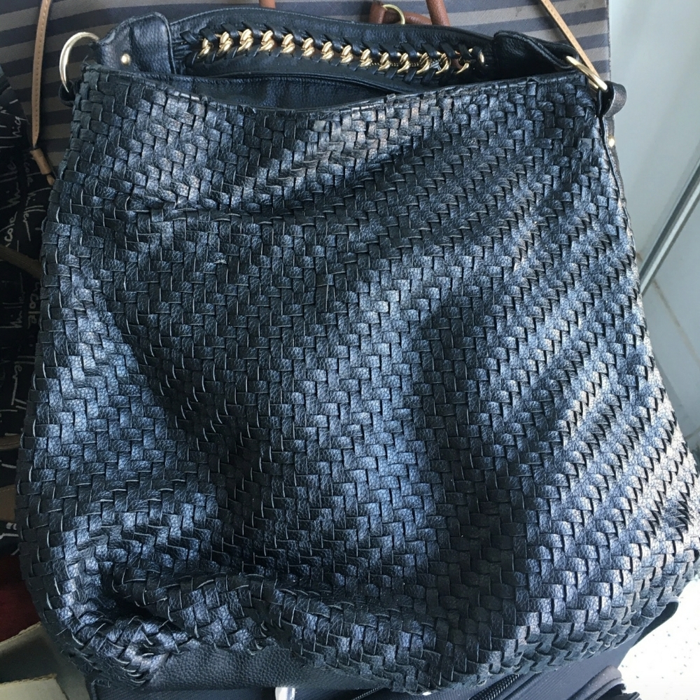 Black  shoulder  bag